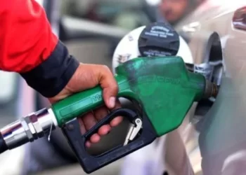 in-petroleum-dealers-profit-govt-okay-to-hike-rs-1-64