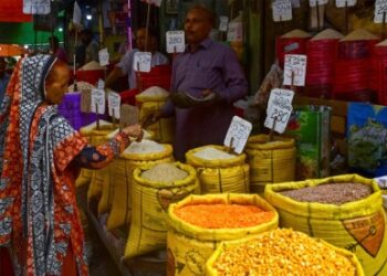 Inflation in Pakistan ease down for first time in 7 months