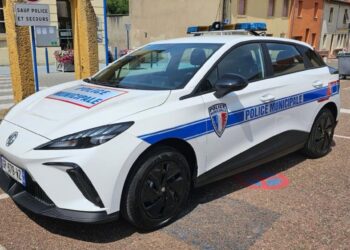 mg-new-electric-hatchback-large-fleet-for-european-police