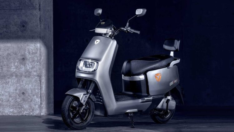 new-e-scooter-expose-by-metro-with-a-charge-range-of-120