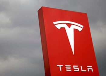 teslas-directors-pay-735m-to-settle-case-over-lavish-pay