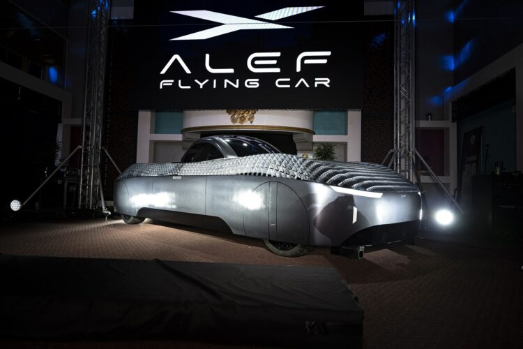 worlds-1st-electric-flying-car-to-take-off-with-177km-h