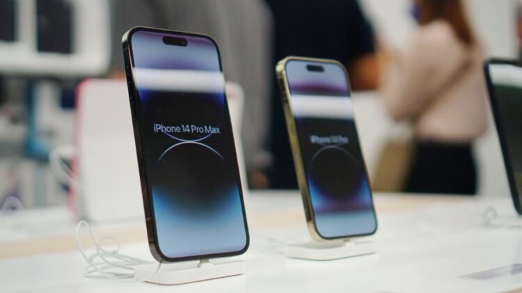 iPhones can now mimic your voice perfectly in 15 minutes