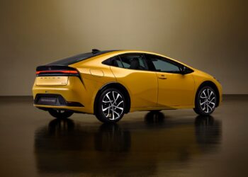 for-the-1st-time-toyota-prius-2024-costs-more-then-fortuner