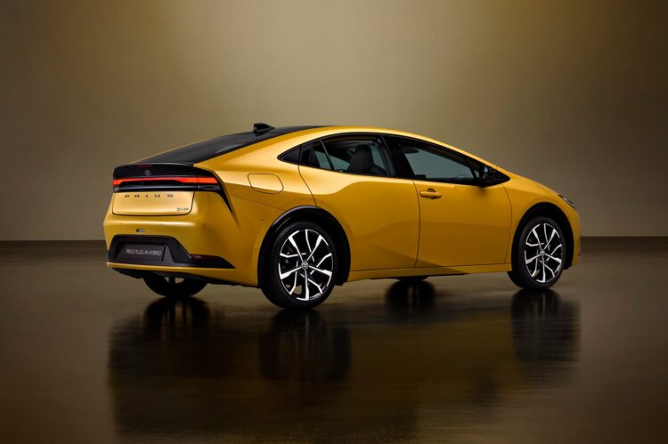 for-the-1st-time-toyota-prius-2024-costs-more-then-fortuner