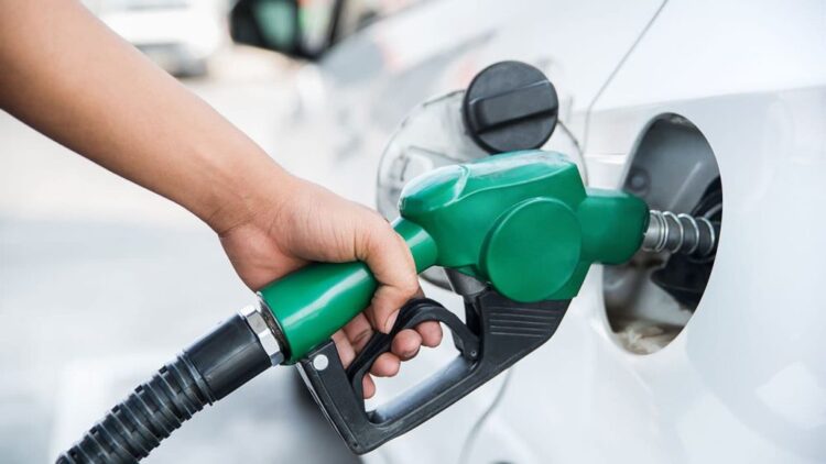 govt-hikes-rs-17-50-liter-in-petrol-rs-20-liter-in-hsd