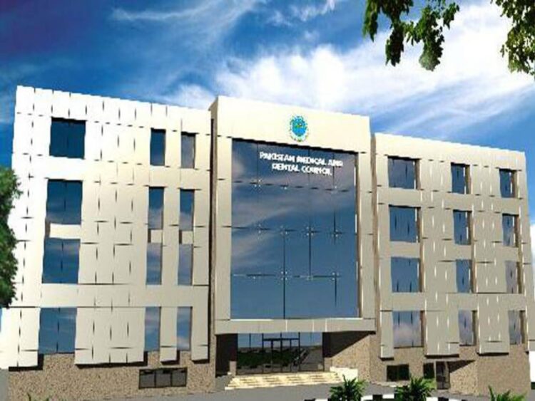 PMDC guarantees a review of foreign graduates' 70% pass rate