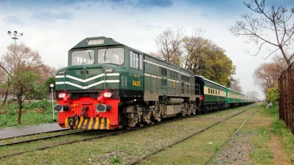 pakistan-railways-increase-10-in-all-trains-fares