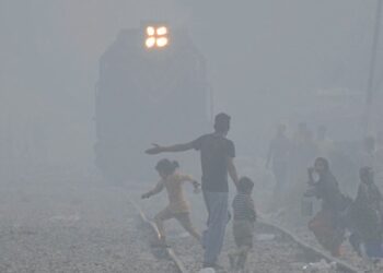 Pakistan dangerous air pollution shorten lives by 7 years