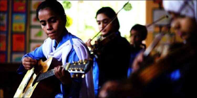 Sindh hires 319 new music teachers for public schools