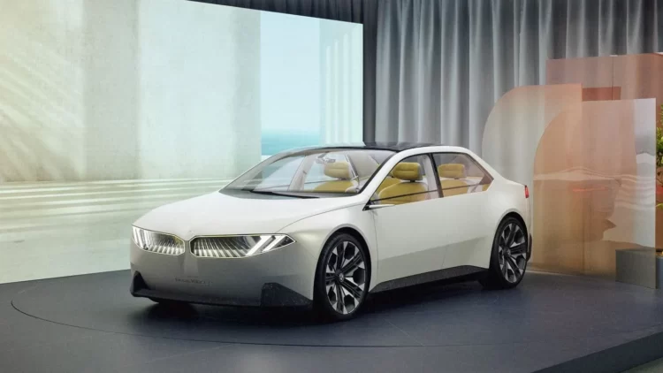 bmw-reveals-next-gen-bmw-vision-neue-klasse-at-iaa-2023