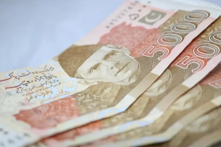 ban-on-rs-5000-note-news-is-fake-information-ministry