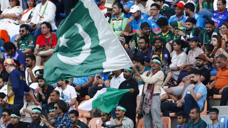 in-world-cup-pak-fans-stopped-for-saying-pakistan-zindabad