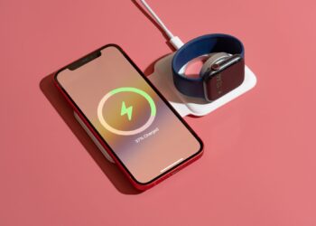 wireless-chargers-are-damaging-new-iphones-says-apple