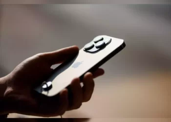 govt-issued-warning-to-iphone-users-from-hackers-in-pak