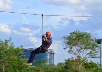 karachis-1st-ever-zip-line-at-safari-park-opened-by-mayor
