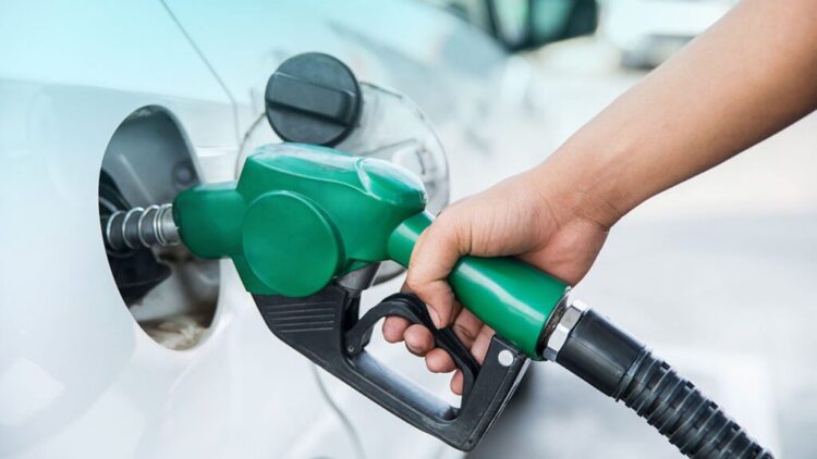 petrol-price-remain-unchanged-but-hsd-price-slashed-by-rs-7