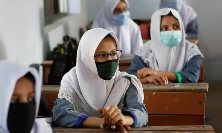 students-across-pakistan-to-get-eight-consecutive-holidays