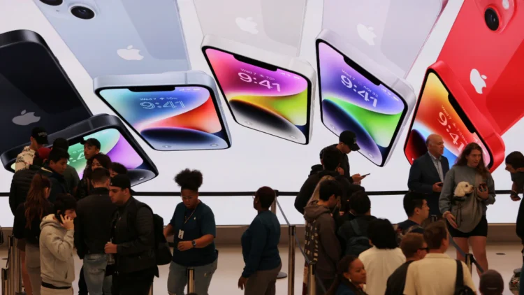 apple-expects-a-drop-in-iphone-sales