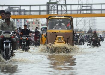 heavy-rains-causes-urban-flooding-in-karachi