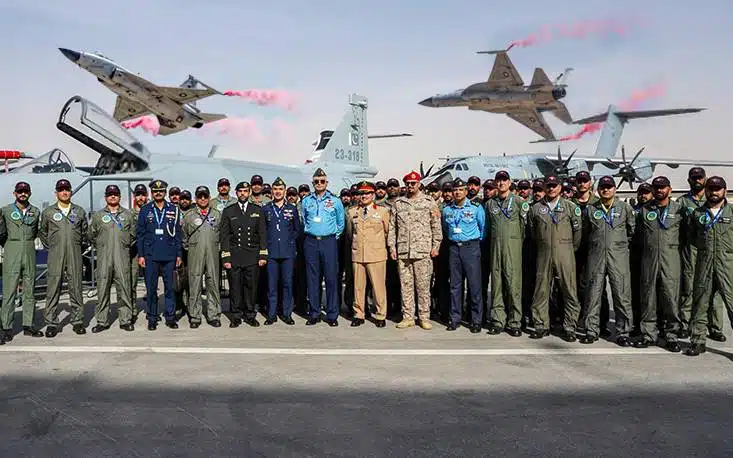 jf-17-thunder-jet-takes-part-in-world-defence-air-show