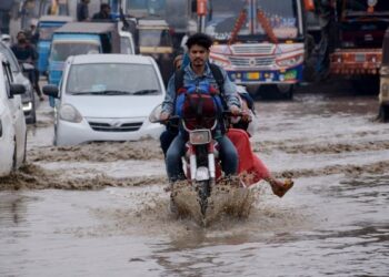 sindh-govt-announces-half-day-for-karachi-offices-tomorrow