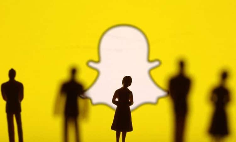 snapchat-neglects-revenue-estimate-and-shares-fall-30