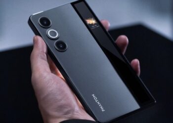 tecno-unveils-its-latest-roll-able-mobile-prototype-at-mwc