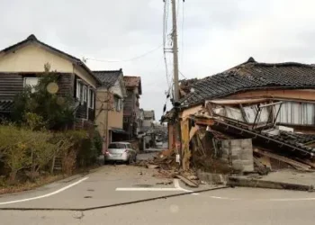 an-magnitude-6-5-earthquakes-smashes-japan