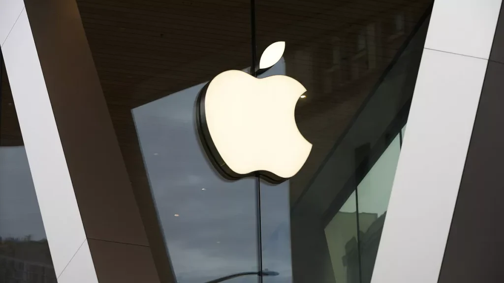 apple-lays-off-more-than-600-employees