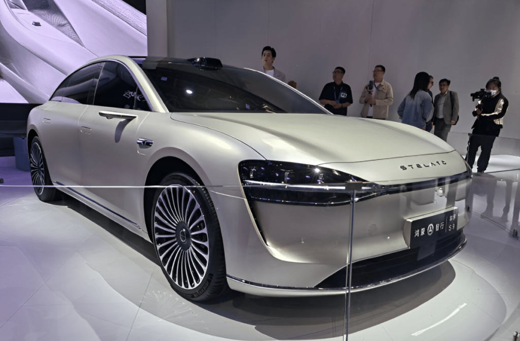 huaweis-smart-car-sparkles-up-the-beijing-auto-show