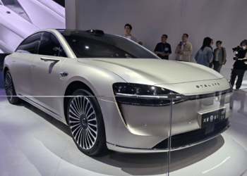 huaweis-smart-car-sparkles-up-the-beijing-auto-show