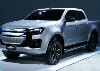 toyota-plans-to-mass-produce-all-electric-hilux-by-2025