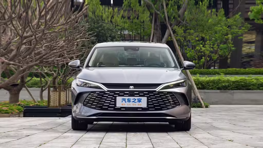 byd-offers-two-hybrid-cars-with-an-range-of-over-2100-km