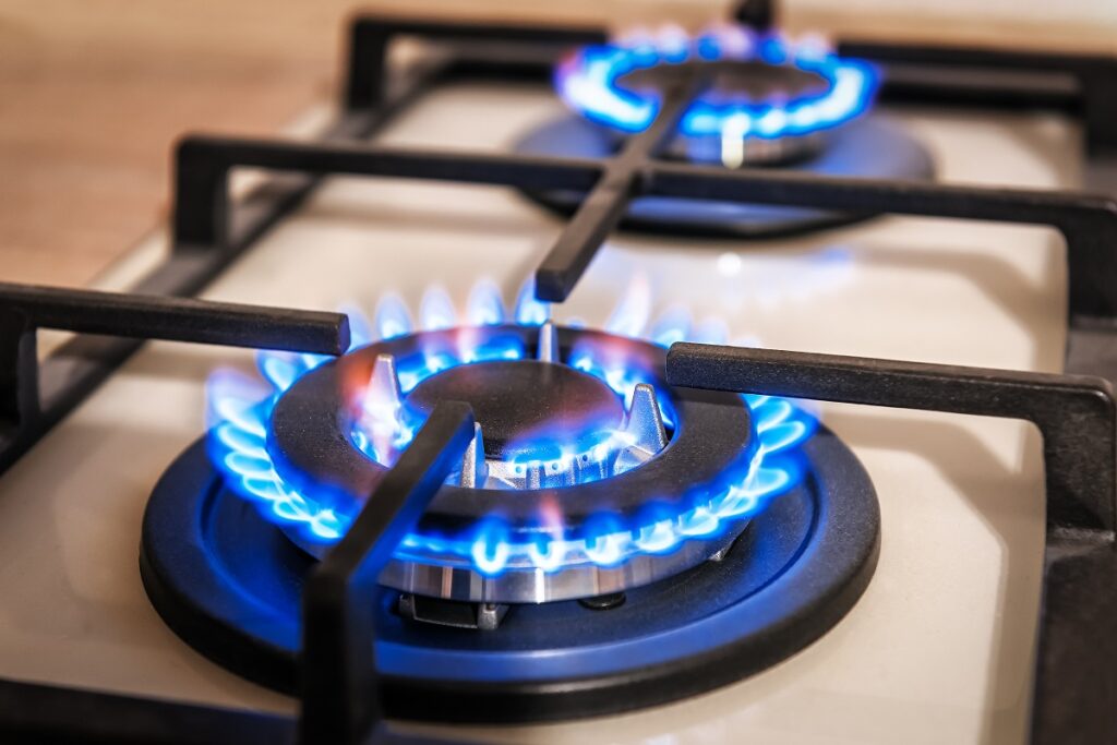IMF demands Pakistan to increase gas prices now