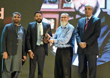 ceo-indus-motor-awarded-business-leader-award-2024-by-icap