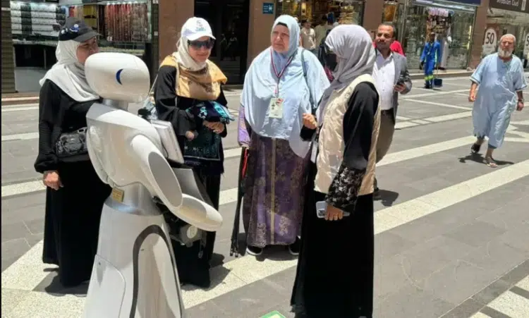 smart-robot-service-in-madinah-will-help-pilgrims