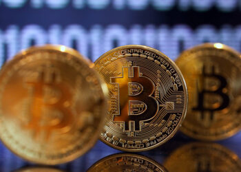 Bitcoin hits new lowest, loses $6,500 in value