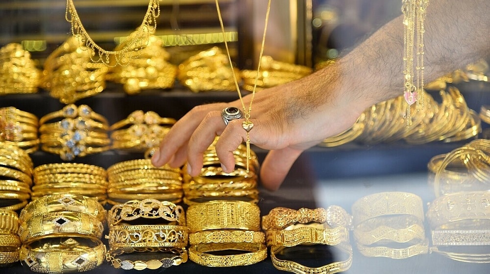 Gold prices surge in Pakistan hitting new highs