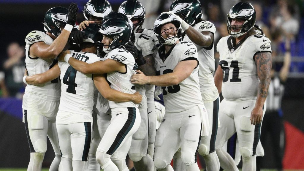 Eagles vs. Ravens, Elliott’s final kick makes victory