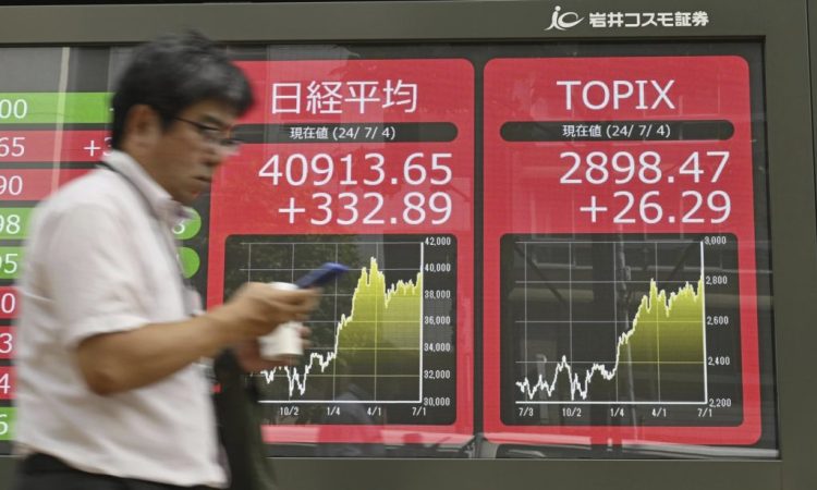 Nikkei hits the lowest point, investors face big loss