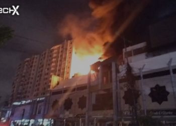 Fire Erupts in Famous Shopping Mall in Karachi