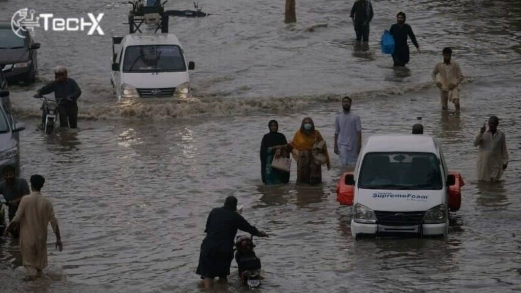 NDMA warns of potential flooding in Pakistan due to heavy monsoon rains (July 13-17, 2025). Stay alert near rivers, prepare emergency kits & avoid flooded areas.