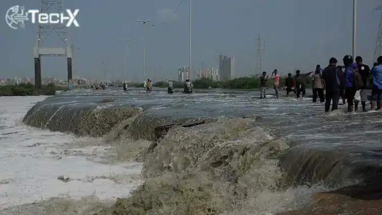 Karachi Underwater: Malir River and M-9 Motorway Hit by Flooding