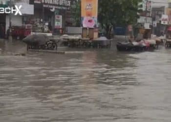 Sindh Disaster Authority Says Over 300 Rescued in Karachi Floods as Charity Reports Two Deaths