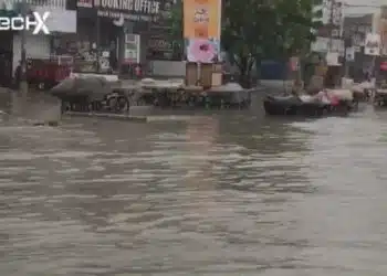 Sindh Disaster Authority Says Over 300 Rescued in Karachi Floods as Charity Reports Two Deaths