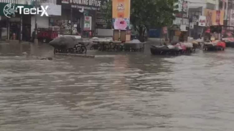 Sindh Disaster Authority Says Over 300 Rescued in Karachi Floods as Charity Reports Two Deaths