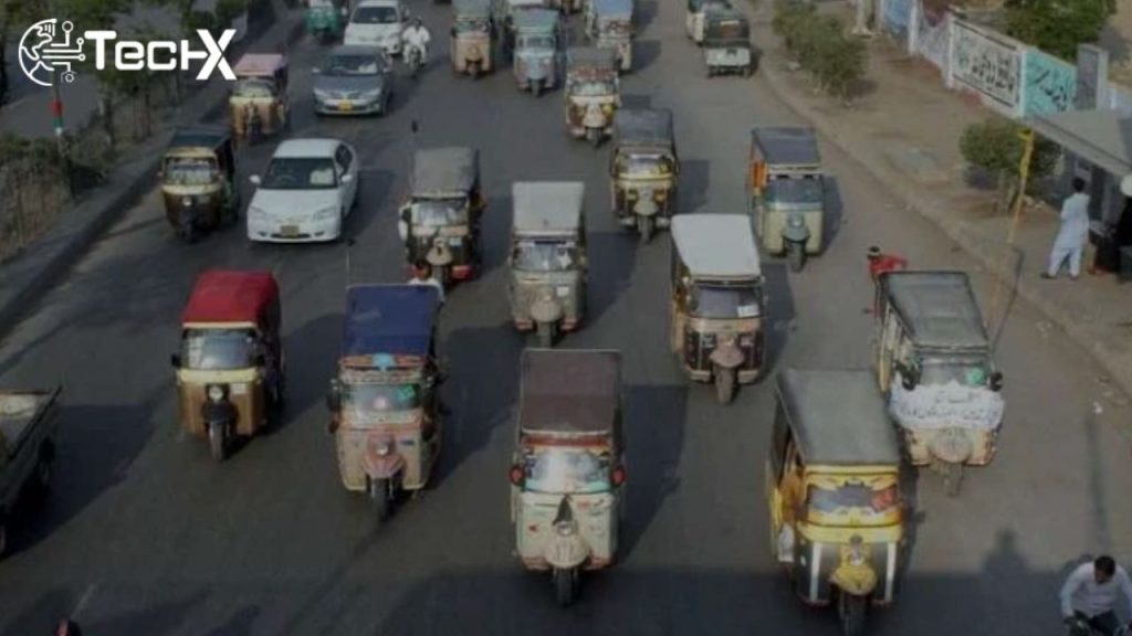 Karachi Extends Rickshaw Ban to 26 Major Roads Amid Rising Traffic Congestion
