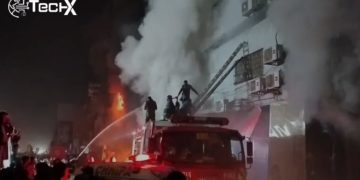 Fire at Karachi's Gul Plaza, 6 Lost Lives, Injures 20 & Blaze Still Not Fully Under Control